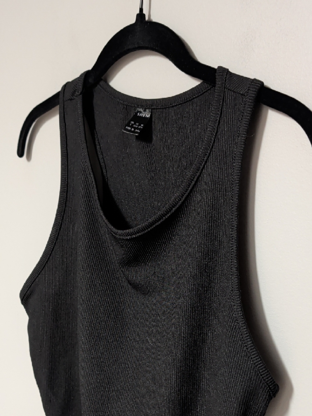 SHEIN Black Ribbed Cropped Tank - Picture 3 of 6